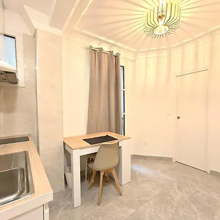 Latin Quarter With Elevator Nearmetro Appartamento